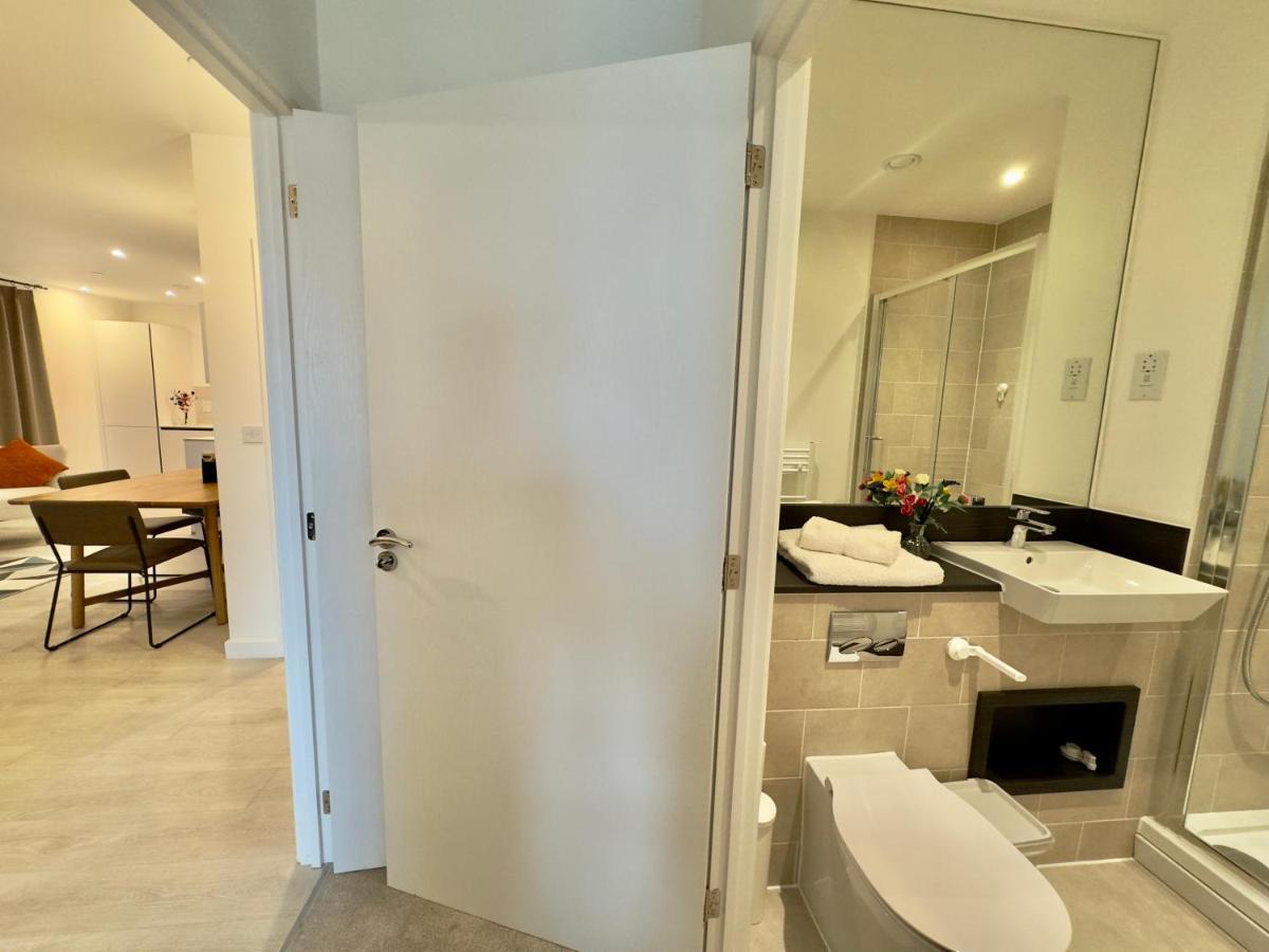 3Bedroom, 2Bathroom, Balcony,Luxury Flat Westfield Лондон Экстерьер фото