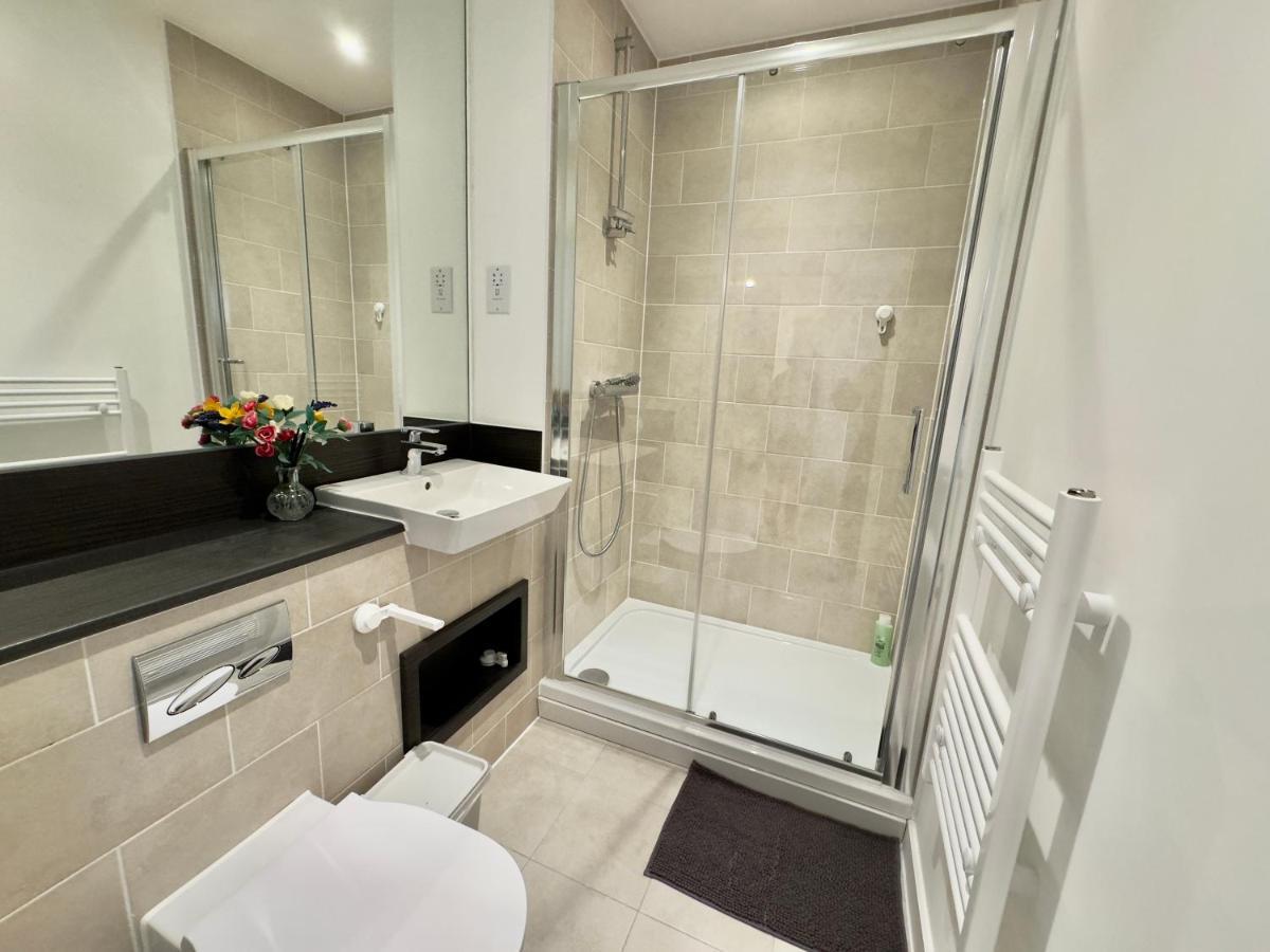 3Bedroom, 2Bathroom, Balcony,Luxury Flat Westfield Лондон Экстерьер фото