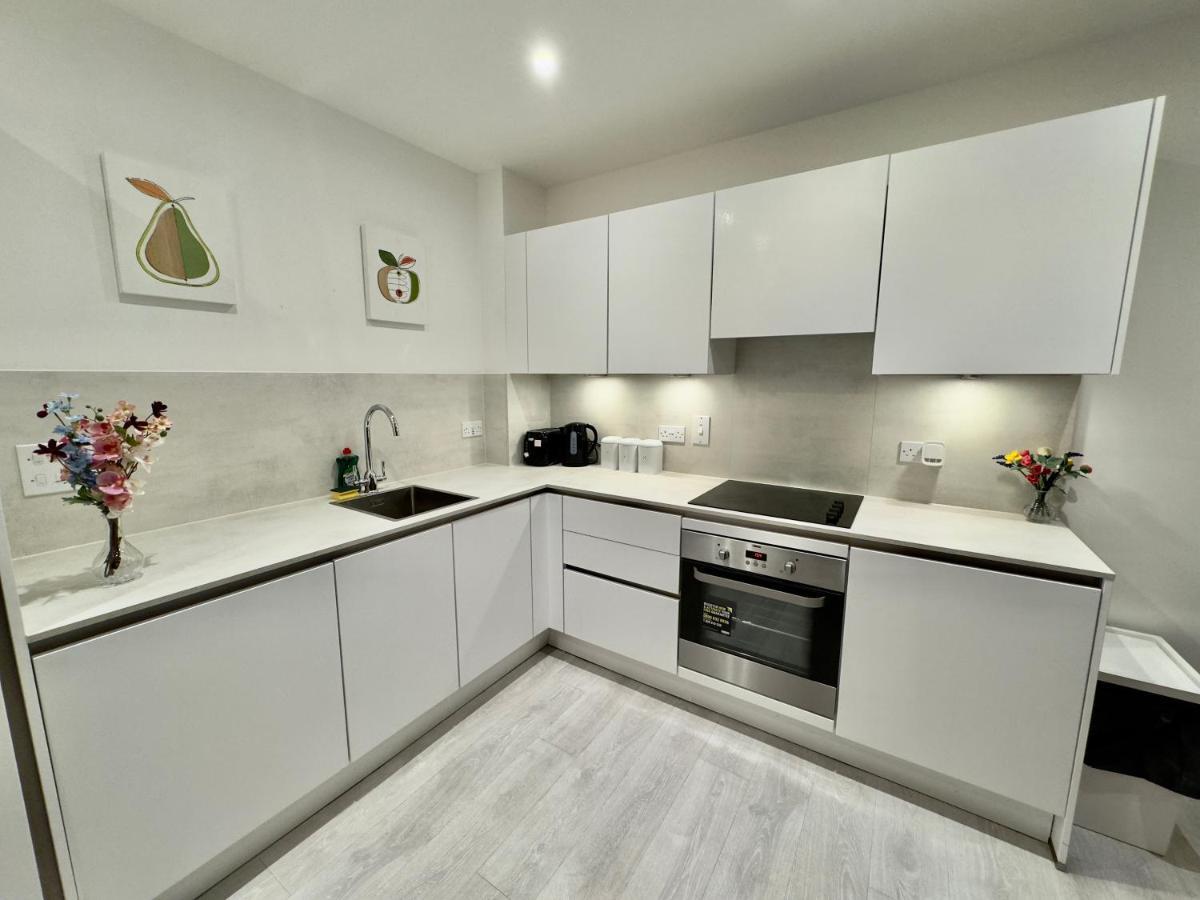 3Bedroom, 2Bathroom, Balcony,Luxury Flat Westfield Лондон Экстерьер фото