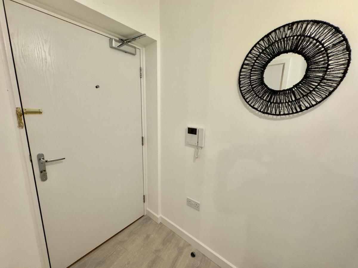 3Bedroom, 2Bathroom, Balcony,Luxury Flat Westfield Лондон Экстерьер фото