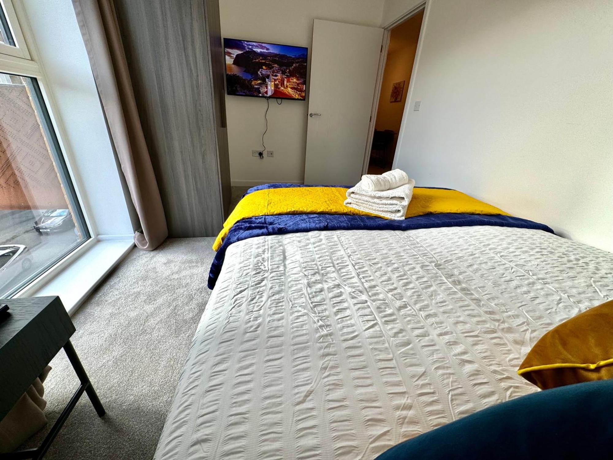 3Bedroom, 2Bathroom, Balcony,Luxury Flat Westfield Лондон Экстерьер фото
