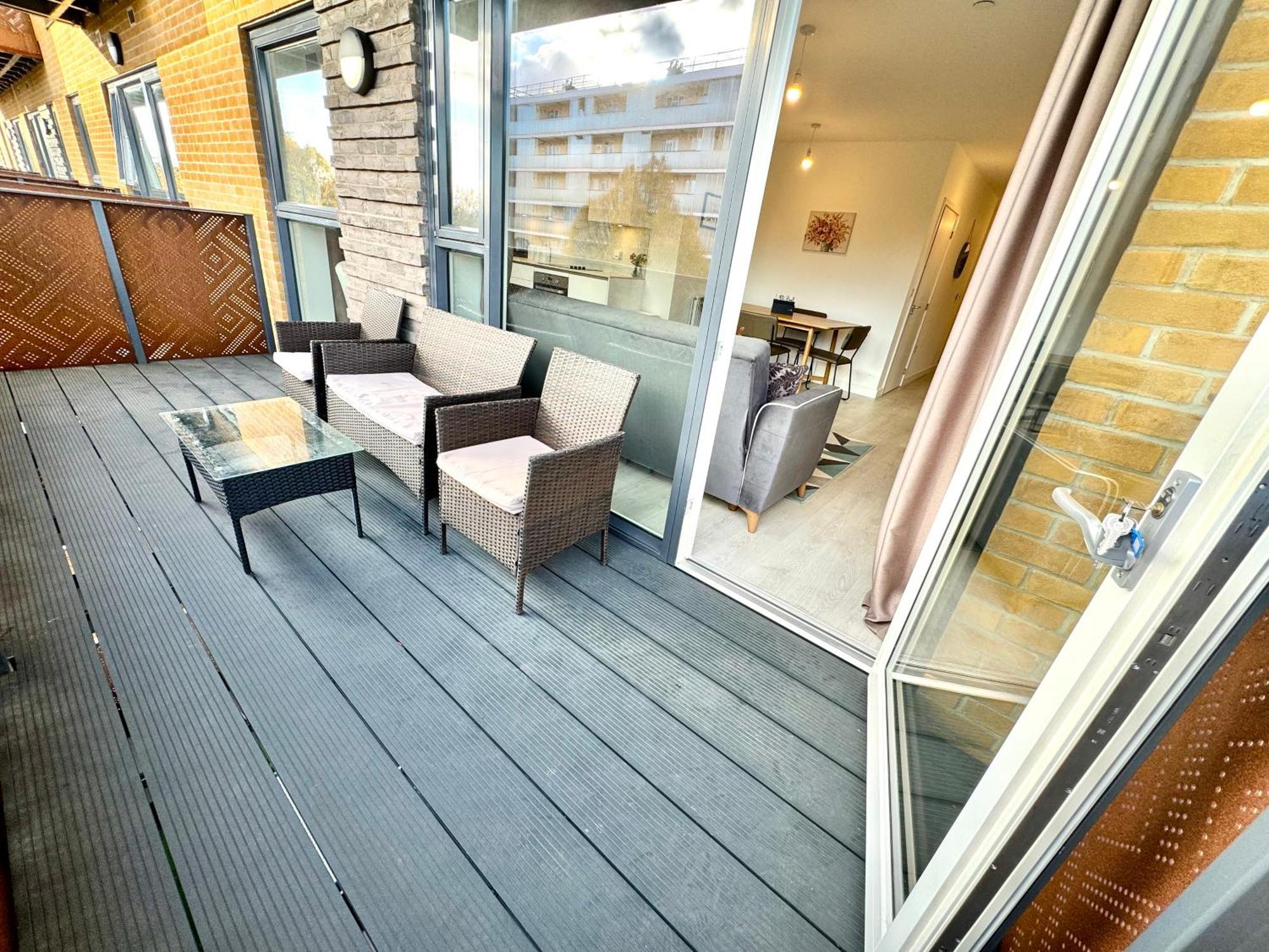3Bedroom, 2Bathroom, Balcony,Luxury Flat Westfield Лондон Экстерьер фото